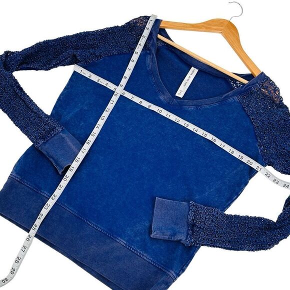 Lorna Jane bold vivid blue lace sleeve sweatshirt size medium - Picture 5 of 7
